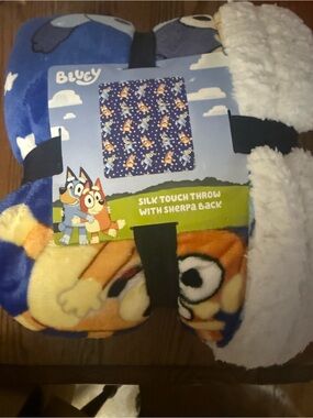 Northwest Bluey Sherpa Throw Blanket - 60x70”
